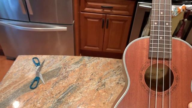 Hricane Ukulele Unboxing Review and Demo: Maria Calfa-DePaul смотреть онлайн