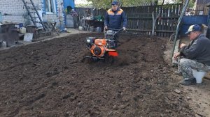 Китайский мотоблок в работе с фрезами