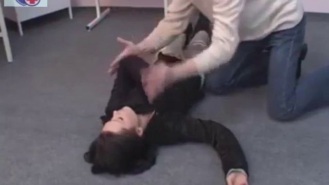 Перевод пострадавшего в стабильное боковое положение meduniver com смотреть онлайн