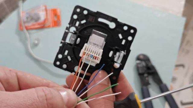 Как подключить интернет розетку !!!