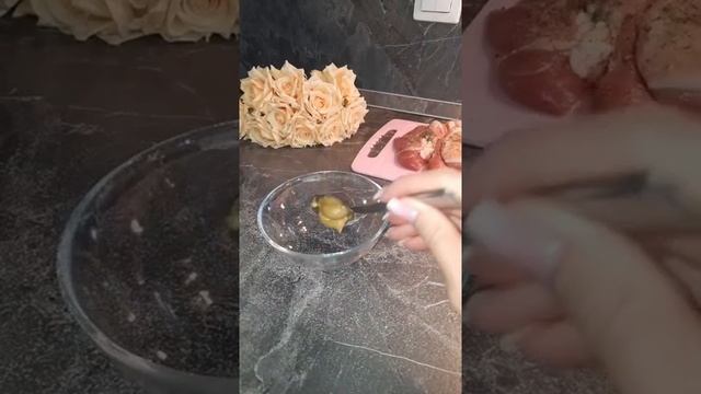 Свинина в фольге. Ну очень вкусно. Ужин проще не придумаешь. смотреть онлайн