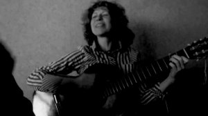 Тече річенька невеличенька, схочу-перескочу,віддайте мене,моя матінко,за кого я схочу