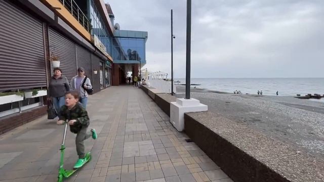 СОЧИ СЕГОДНЯ | ПРОГУЛКА ПО НАБЕРЕЖНОЙ ЮЖНОГО ВЗМОРЬЯ | ПЛЯЖ МАНДАРИН смотреть онлайн