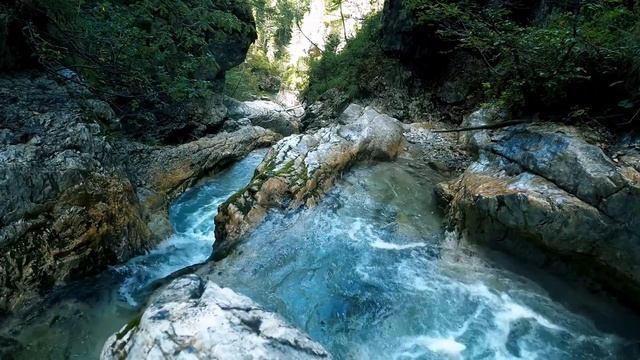 Шум горной реки. Река. Течение реки. Приятные звуки природы.