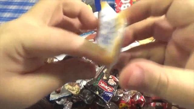 Пробуем много конфет сладостей A Lot Of Candy
