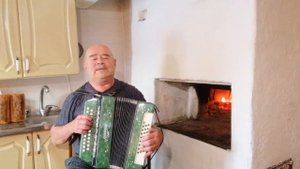 Где же ты калина, где же ты рябина! Поёт Вася Попов. Кино Вась.