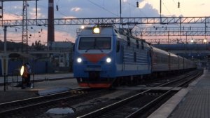 Отправление пассажирского поезда со станции Ростов-Главный