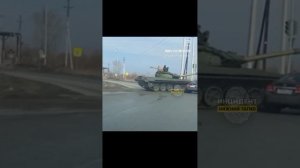 Срочно!Типичное ДТП в🇷🇺России! В🇷🇺Нижнем Тагиле на перекрёстке в машину врезался Русский танк!