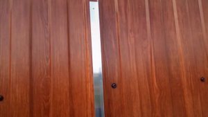 Монтаж ПИКС столба на забор из профнастила