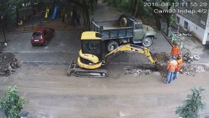 Не заезжайте на грузовиках на тротуарную плитку.