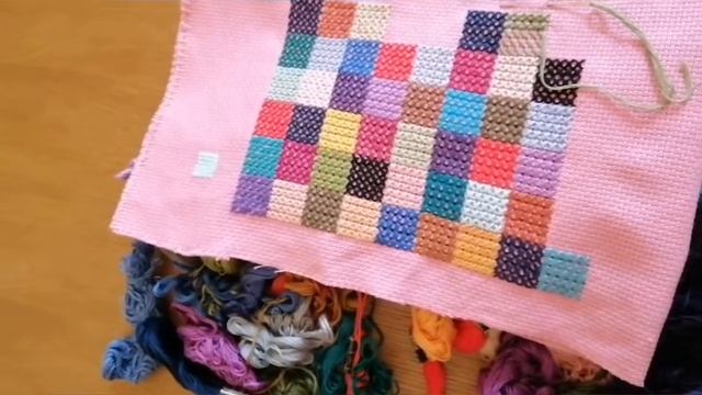 Узор крестом из остатков ниток мулине