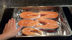 Лосось в духовке. Рецепт минутка