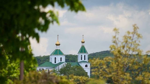 Православные верующие отмечают день поминовения усопших - Радоницу смотреть онлайн