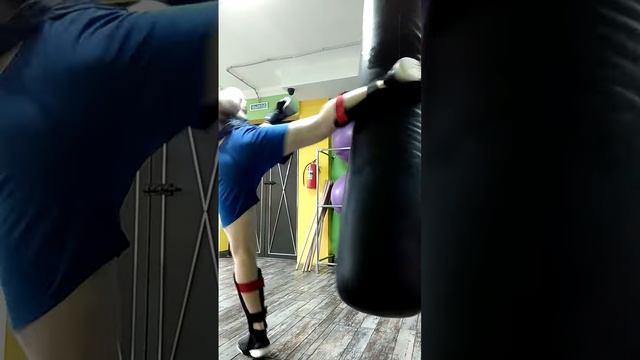 Тайский бокс. Муай тай. Фитнес. Отработка ударов на боксерском мешке. 15 июня. Ночь. Часть 3 смотреть онлайн