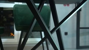 Стол лофт с металлическими ножками и каменной столешницей