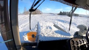 ХТЗ Т 150 чистит снег. Зима 2021. Уборка снега. Деревенская жизнь.De trekker zit vast
