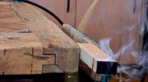 Резка древесины нихромовой проволокой под напряжением
