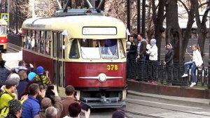 Ретро-трамваи уходят в депо после парада - 2018