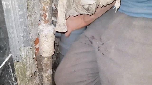 Монтаж канализации без стандартного компенсатора.