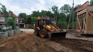 Поднимаем уровень участка! JCB 4CX в работе!