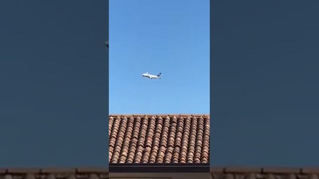 Ryan air landing in treviso airport