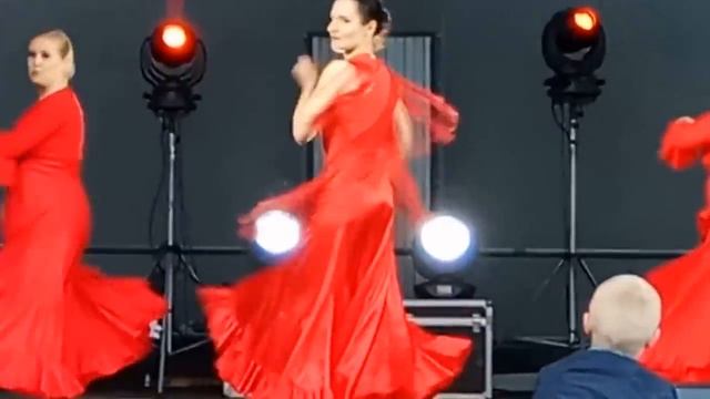 Фламенко в ТРЦ Мозаика 1 июня 2017.mp4