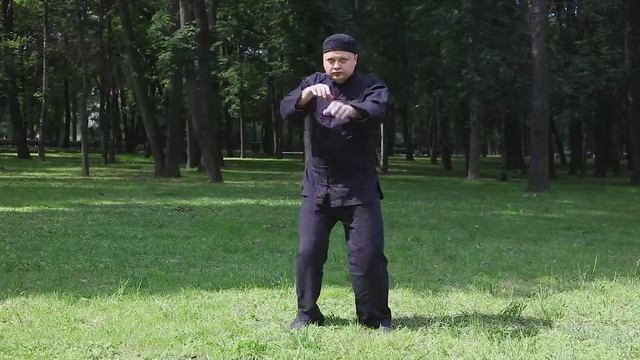 Толкающее усилие. Танец ударов. Стойка колени внутрь. смотреть онлайн