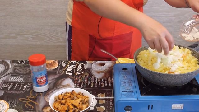Жареная картошка с лесными грибами смотреть онлайн