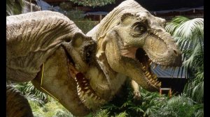 Тираннозавр из парка юрского периода и настоящий сравнение.