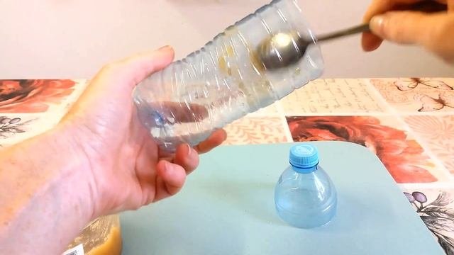 Ловушка для мух. Сделать просто. Они сами туда летят.