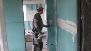 Шпаклюем стыки гипсокартона