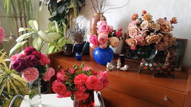 01.11.2019. Розы в букетах, а за окном снег. Любуемся розами под хорошую музыку. смотреть онлайн