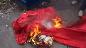 Укро-патриоты сожгли Флаг СССР 26 09 14