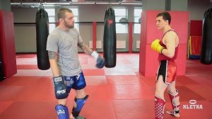 Прямой удар ногой в прыжке (Тип) в Тайском Боксе  — фронт-кик в Муай Тай от Андрея Басынина