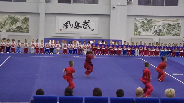 Школа МЭШ Посвящение учеников 1-го класса в спортсмены 2019 - Показательное выступление УШУ смотреть онлайн