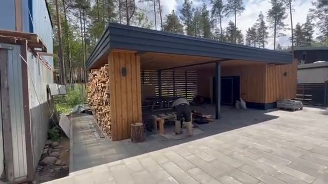 Навес с хозблоком на два автомобиля
