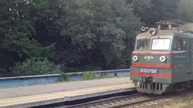 Пожарный поезд едет тушить БРСМ-Нафту. 09.06.15 Fire train goes to fire in Vasilkov смотреть онлайн