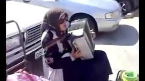 Бабка жжет! Поет песню Кайфуем, сегодня мы с тобой кайфуем