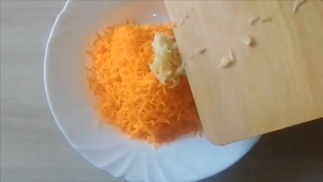 Салат морковка с чесноком и майонезом. Салат из 90-х