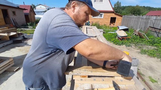 Направляющие стойки для передвижной опалубки (лесенки)