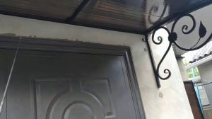 Оптимальный вариант козырька над входной дверью.