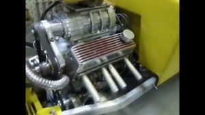 Миниатюрные v8 двигатели на радиоуправляемых машинках.