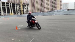 Первая вниз! Мотоинструктор в Краснодаре.