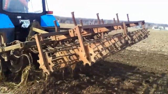 Трактор Беларус Культивация Отцепаем плуг Огород  #vseklevo #синийтрактор Культиватор Cultivation