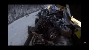 ДТП с фурой (Джили Атлас и Вольво ХС 70)..просто сравните...Geely Atlas and volvo crash with truck