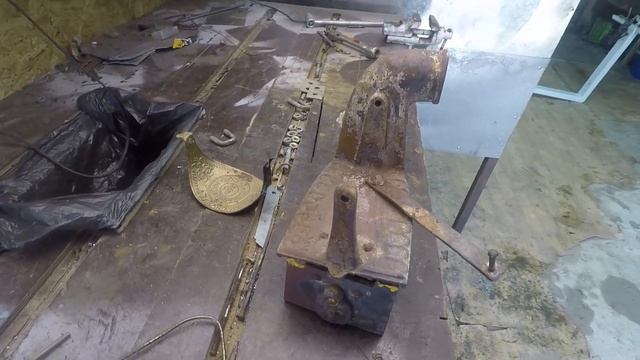 Чистим старый угольный утюг. смотреть онлайн