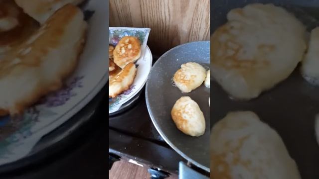 Дача день за днем. Оладьи с яблоками. смотреть онлайн