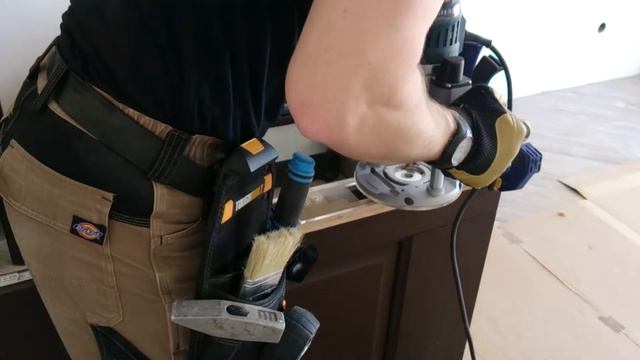 Врезка петель в дверное полотно с помощью шаблона смотреть онлайн