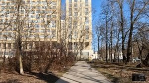 "Бабуль, там мальчишка голодный на лавочке, давай его угостим чем-нибудь"… А едва подойдя к пареньк