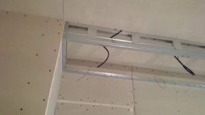 короб из гипсокартона, с угловым профилем CD. Plasterboard install.